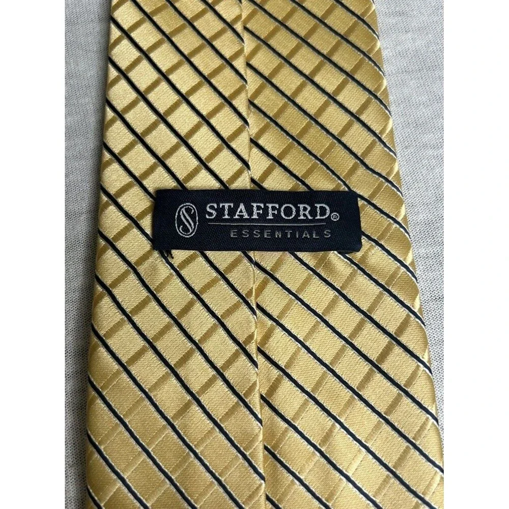 Stafford Essentials Men's Neck Tie Pale Yellow Blue Diagonal Stripes